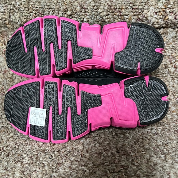 Skechers size 7 flex sole sneakers - Picture 3 of 6